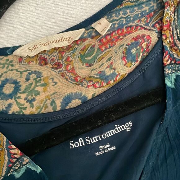 Soft Sureounding Blouse size Sm - Picture 8 of 9